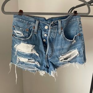 Levi’s 501 size W26 distressed shorts